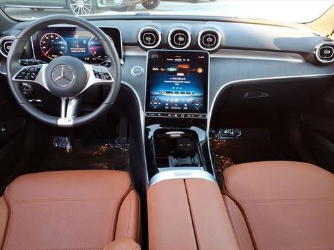 Used 2025 Mercedes-Benz C 300 4MATIC Sedan image 4