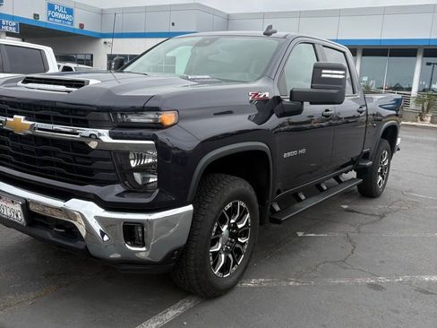 Used 2024 Chevrolet Silverado 2500 LT w/ Convenience Package AWD/4WD image 5