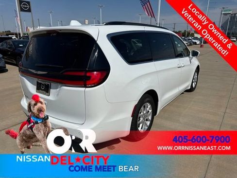 Used 2022 Chrysler Pacifica Touring-L FWD image 6