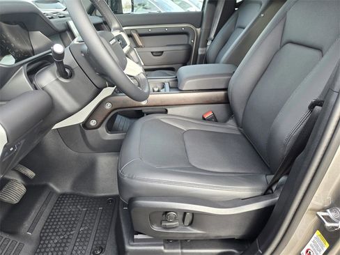 Used 2024 Land Rover Defender 110 SE image 26