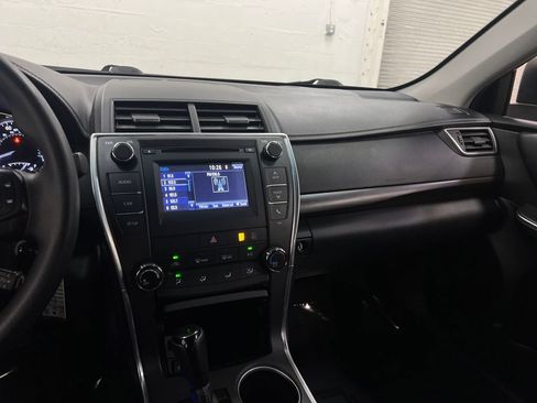 Used 2016 Toyota Camry LE FWD image 17