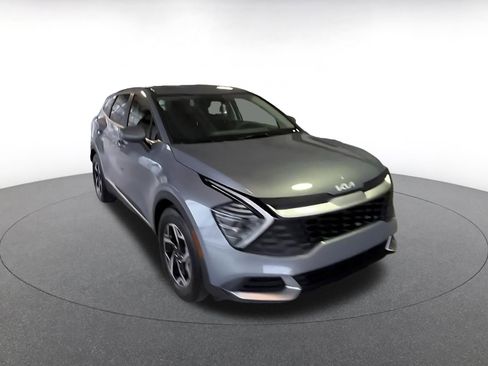 Used 2025 Kia Sportage LX image 7