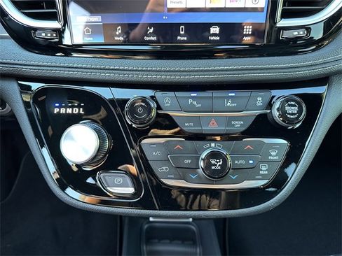 New 2026 Chrysler Pacifica Select image 21