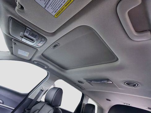 Used 2025 Kia Telluride S FWD image 26