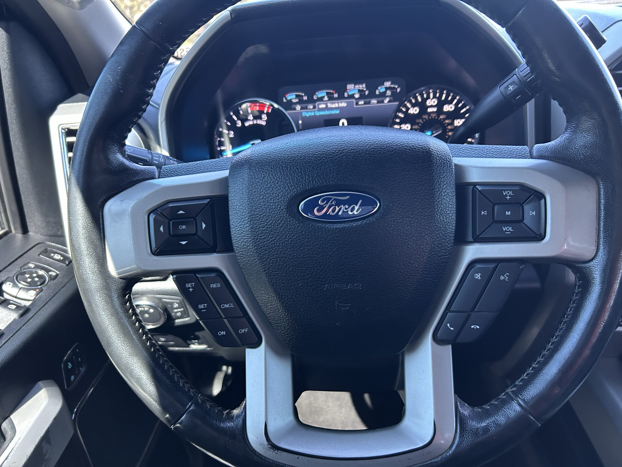 Used 2017 Ford F250 Lariat w/ Lariat Ultimate Package AWD/4WD image 16