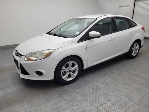 Used 2014 Ford Focus SE FWD image 2