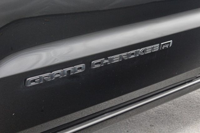 Used 2022 Jeep Grand Cherokee Laredo X AWD/4WD image 12