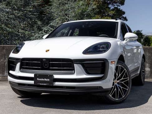 Certified 2026 Porsche Macan AWD/4WD image 7