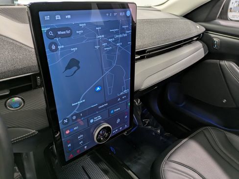 Used 2021 Ford Mustang Mach-E Premium image 11