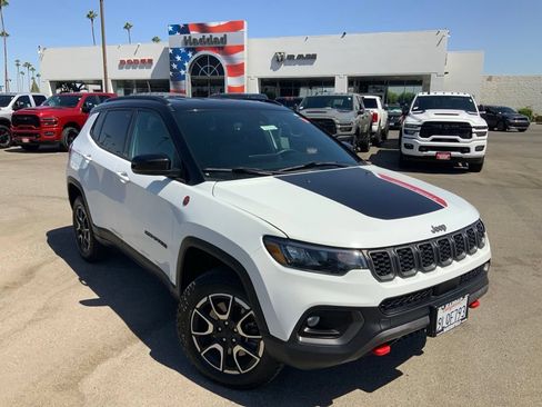 Certified 2024 Jeep Compass Trailhawk AWD/4WD image 1