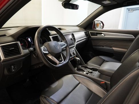 Used 2021 Volkswagen Atlas Cross Sport SE w/ Panoramic Sunroof Package image 7