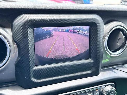 Used 2019 Jeep Wrangler Unlimited Sahara AWD/4WD image 35
