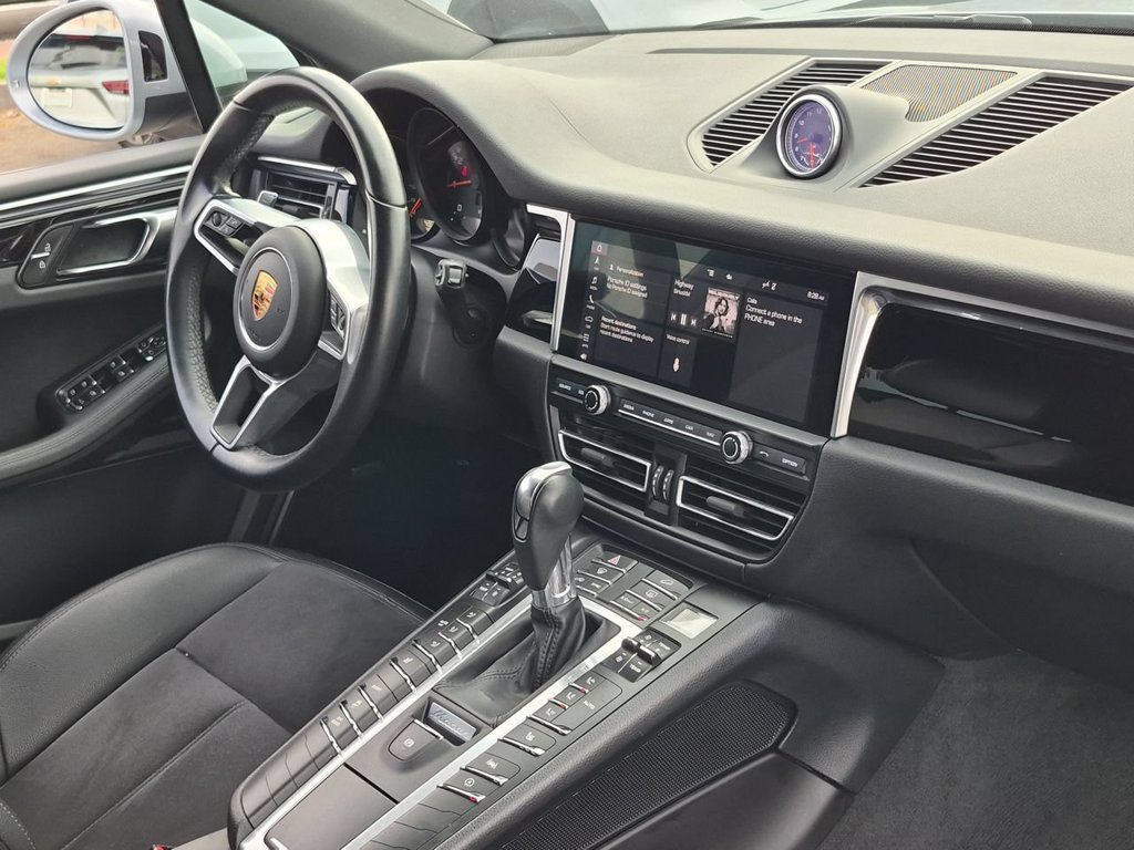 Used 2021 Porsche Macan AWD/4WD image 30