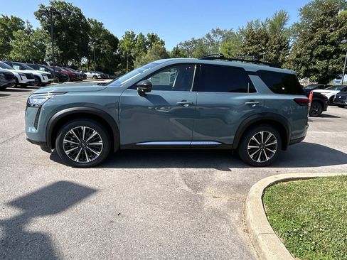 New 2026 Nissan Pathfinder Platinum AWD/4WD image 4