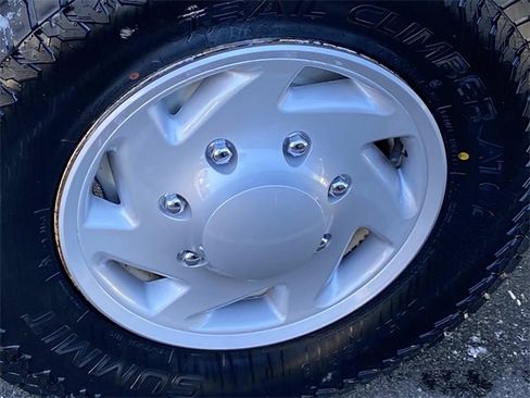 Used 2014 Ford E-350 and Econoline 350 Super Duty w/ Power Windows & Locks Group image 22