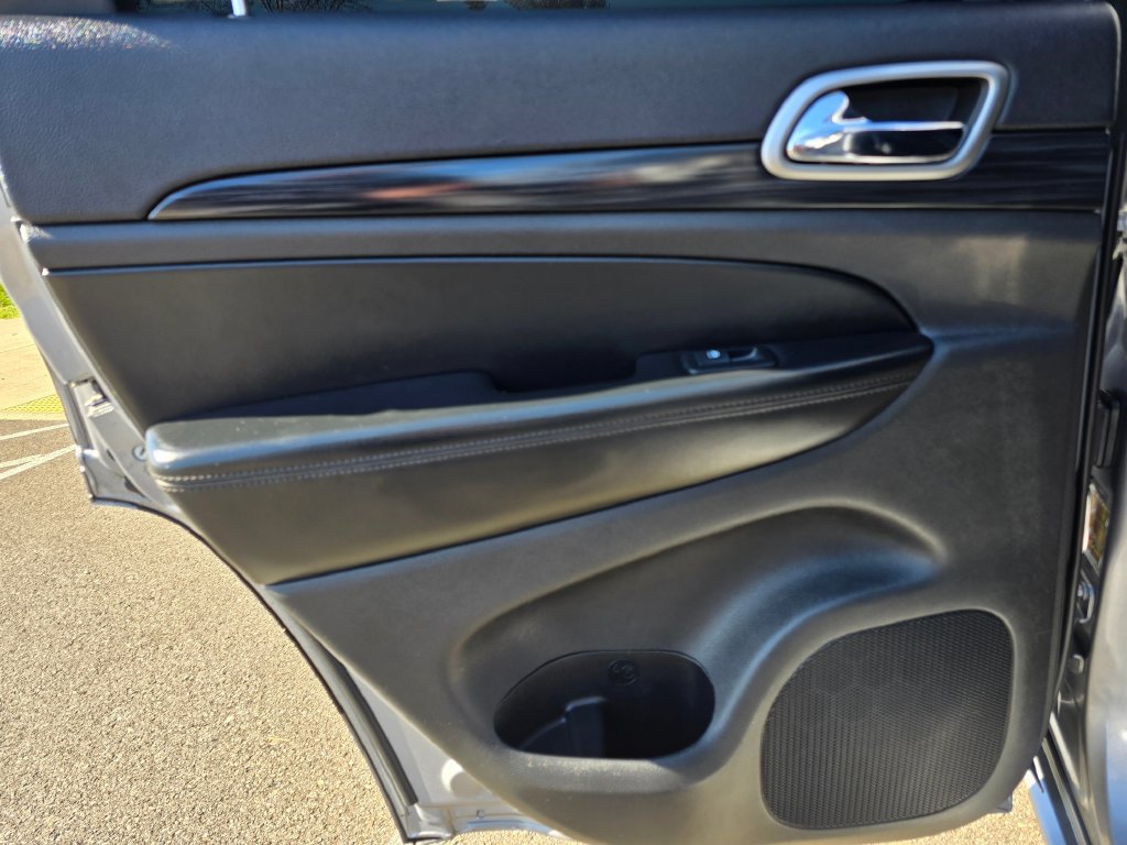 Used 2019 Jeep Grand Cherokee Altitude AWD/4WD image 14