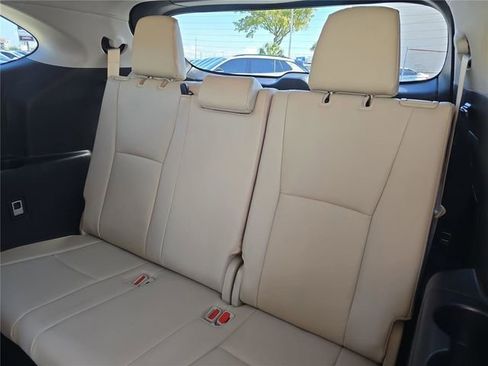 Used 2022 Toyota Highlander XLE image 9