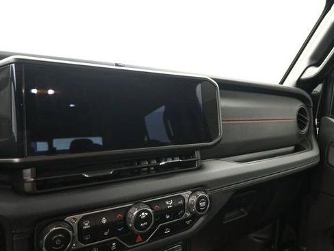 Used 2024 Jeep Gladiator Rubicon w/ Technology Group image 19