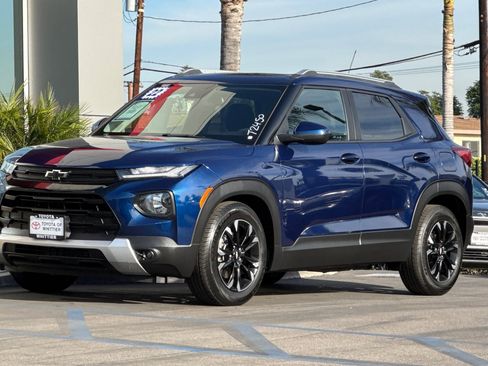 Used 2022 Chevrolet TrailBlazer LT w/ Sun and Liftgate Package image 9