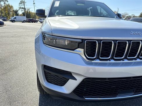 New 2025 Jeep Grand Cherokee Laredo X image 8