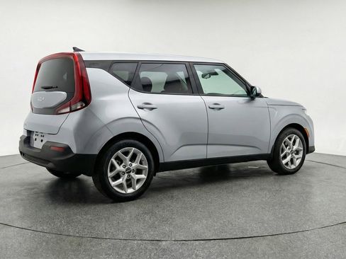 Used 2025 Kia Soul LX w/ LX Technology Package FWD image 7