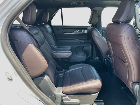 Used 2025 Ford Explorer Platinum w/ LUX Leather Package AWD/4WD image 31