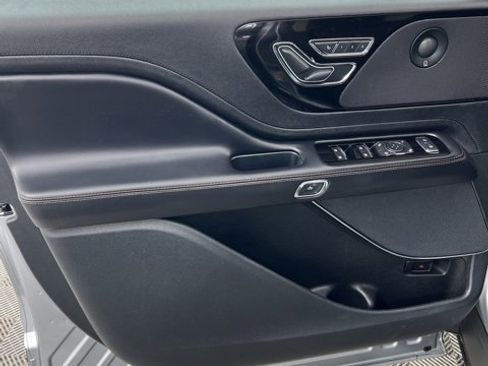 Used 2023 Lincoln Aviator Reserve w/ Equipment Group 201A image 8