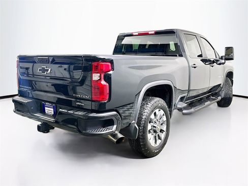 Used 2025 Chevrolet Silverado 2500 Custom w/ Custom Value Package image 7