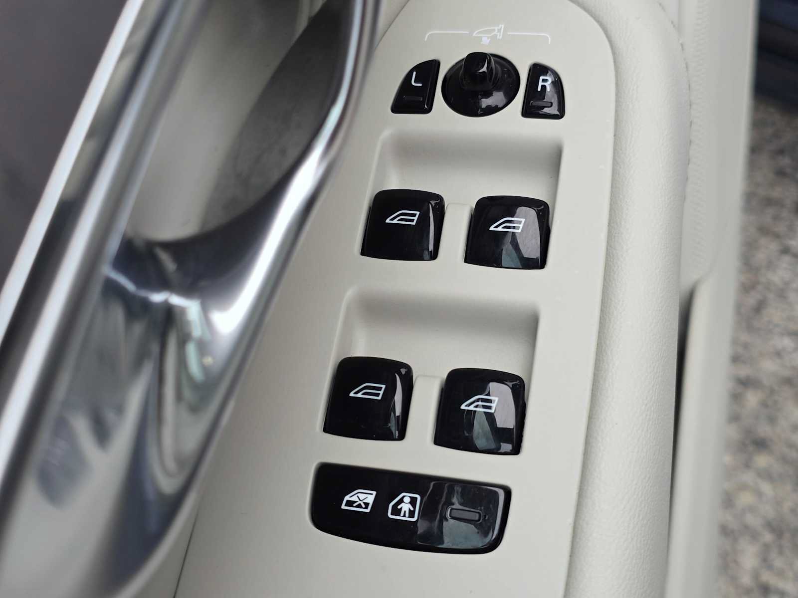 Certified 2023 Volvo XC90 B6 Plus w/ Protection Package Premier AWD/4WD image 23