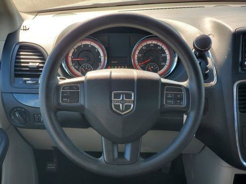Used 2019 Dodge Grand Caravan SE w/ UConnect Hands-Free Group FWD image 19