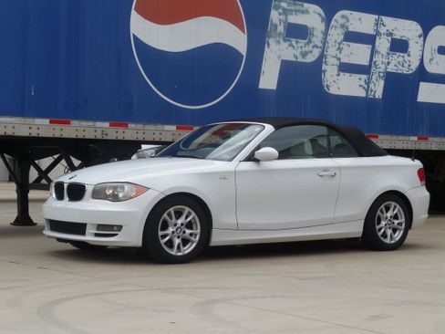 Used 2009 BMW 128i Convertible image 1