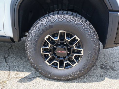 New 2026 GMC Sierra 2500 AT4X w/ LPO, Black Badging Package AWD/4WD image 36
