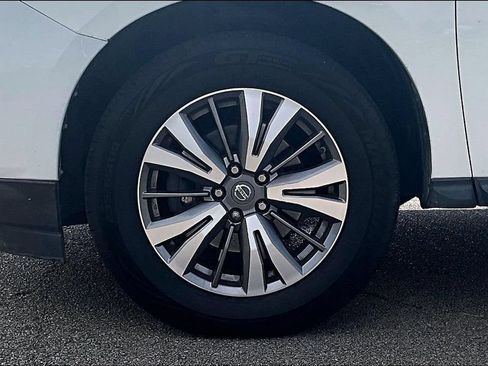 Used 2018 Nissan Pathfinder SV AWD/4WD image 8