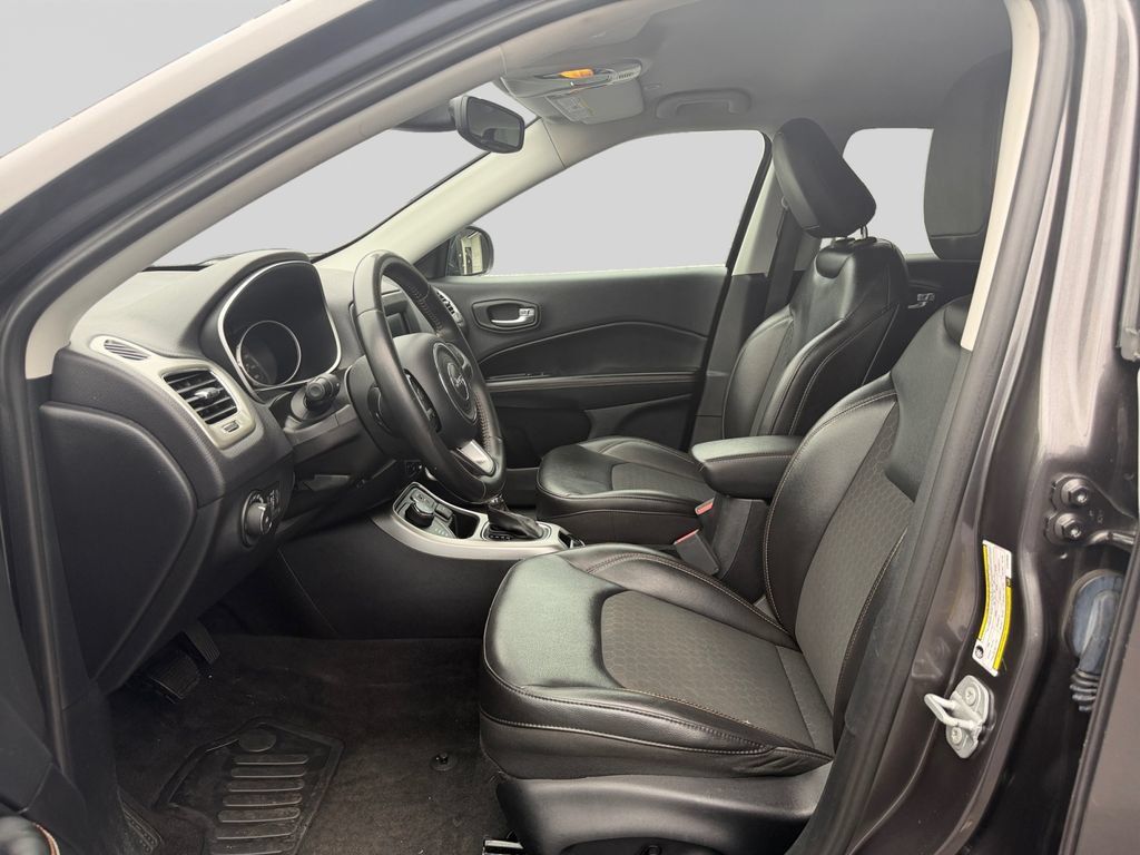 Used 2018 Jeep Compass Latitude w/ Popular Equipment Group AWD/4WD image 14