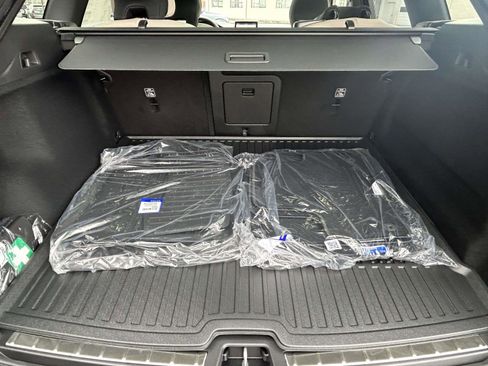 New 2026 Volvo XC60 B5 Plus w/ Protection Package Premier image 17