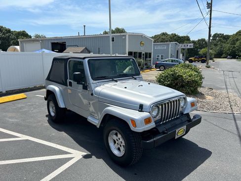 Used 2005 Jeep Wrangler Unlimited image 2