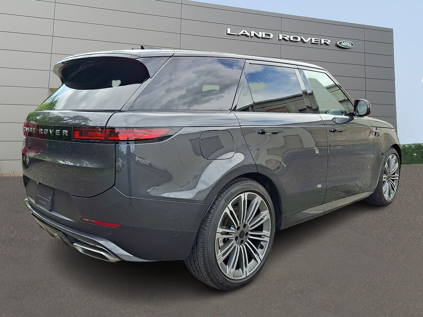 Used 2026 Land Rover Range Rover Sport SE AWD/4WD image 2