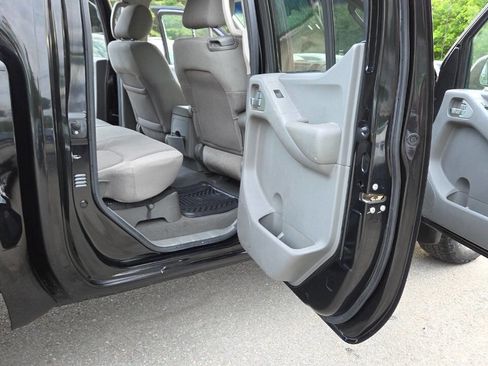 Used 2008 Nissan Frontier SE w/ SE Value Truck Pkg AWD/4WD image 37