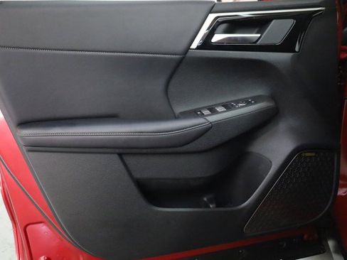 New 2025 Mitsubishi Outlander SE image 13