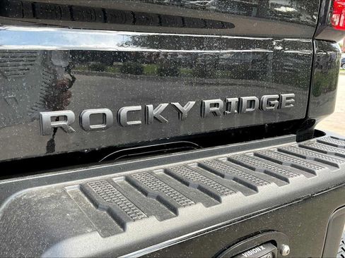 New 2025 GMC Sierra 1500 AT4 w/ AT4 Premium Package AWD/4WD image 8