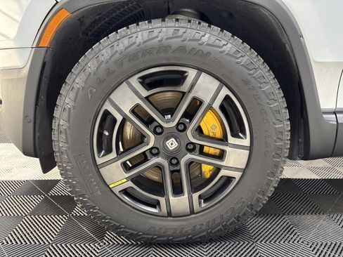 Used 2023 Rivian R1T Adventure image 9