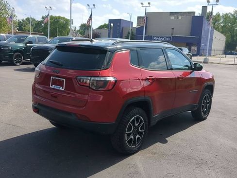Used 2025 Jeep Compass Trailhawk AWD/4WD image 6