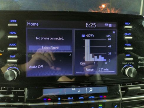 Used 2024 Toyota Sienna XLE image 19