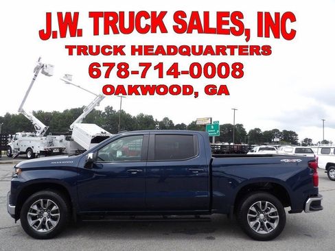 Used 2021 Chevrolet Silverado 1500 LT image 2