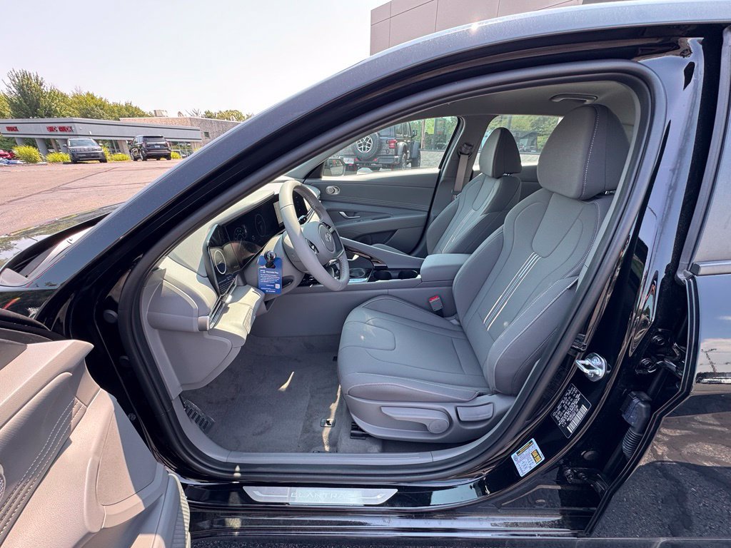New 2026 Hyundai Elantra SEL FWD image 9