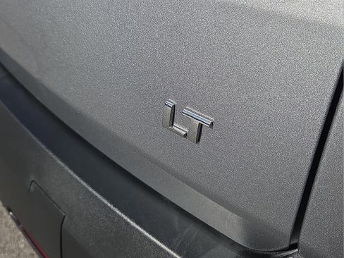 Used 2023 Chevrolet Traverse LT image 8