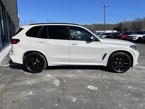 Used 2022 BMW X5 M50i image 4