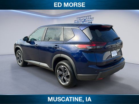 Used 2024 Nissan Rogue SV FWD image 3