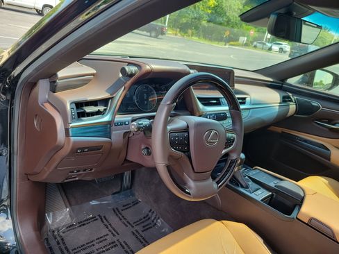 Used 2020 Lexus ES 350 Ultra Luxury w/ Accessory Package 2 FWD image 18