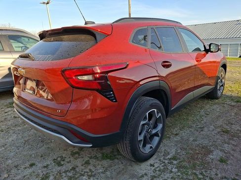 Used 2024 Chevrolet Trax LT w/ Driver Confidence Package image 6